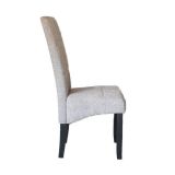Pack de 2 Sillas Tapizadas en Tela Gris con Patas Negras, Acolchado Cuadrado en Respaldo y Asiento, Medidas 47x62x106.5 cm